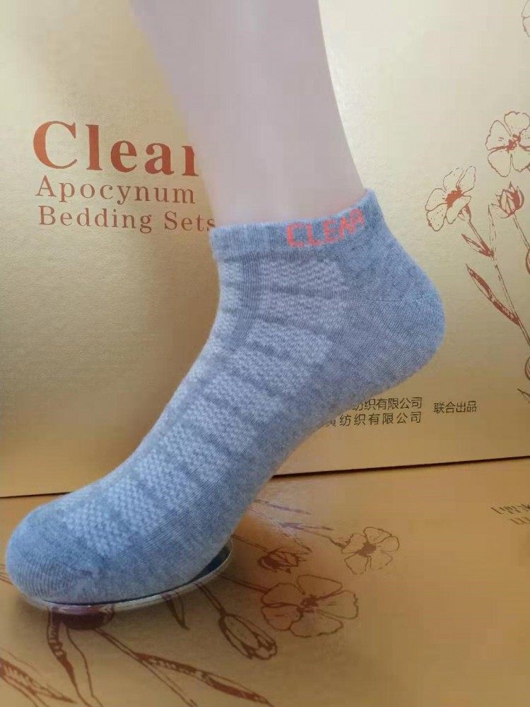 男灰網(wǎng)眼船襪